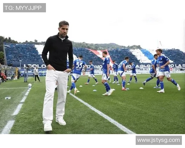 足球明星时尚风采全景展示服装搭配与个性魅力的完美结合